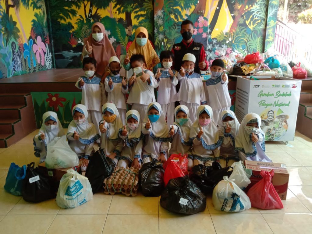Gerakan Sedekah Pangan Nasional bersama “ACT Care for Humanity”