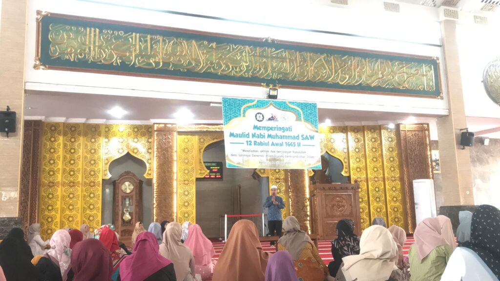 Memperingati Maulid Nabi Muhammad SAW